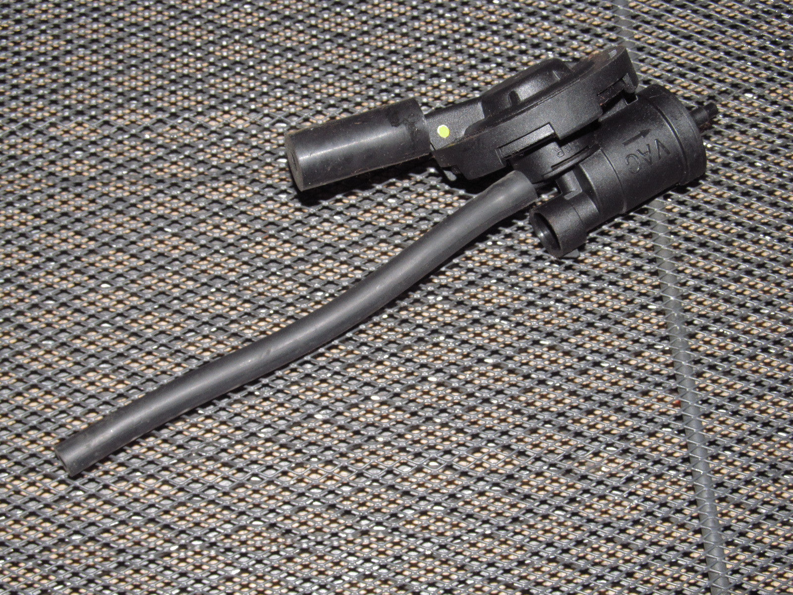 97 98 99 Mitsubishi Eclipse OEM 2.0L NA EGR Vacuum Valve Solenoid