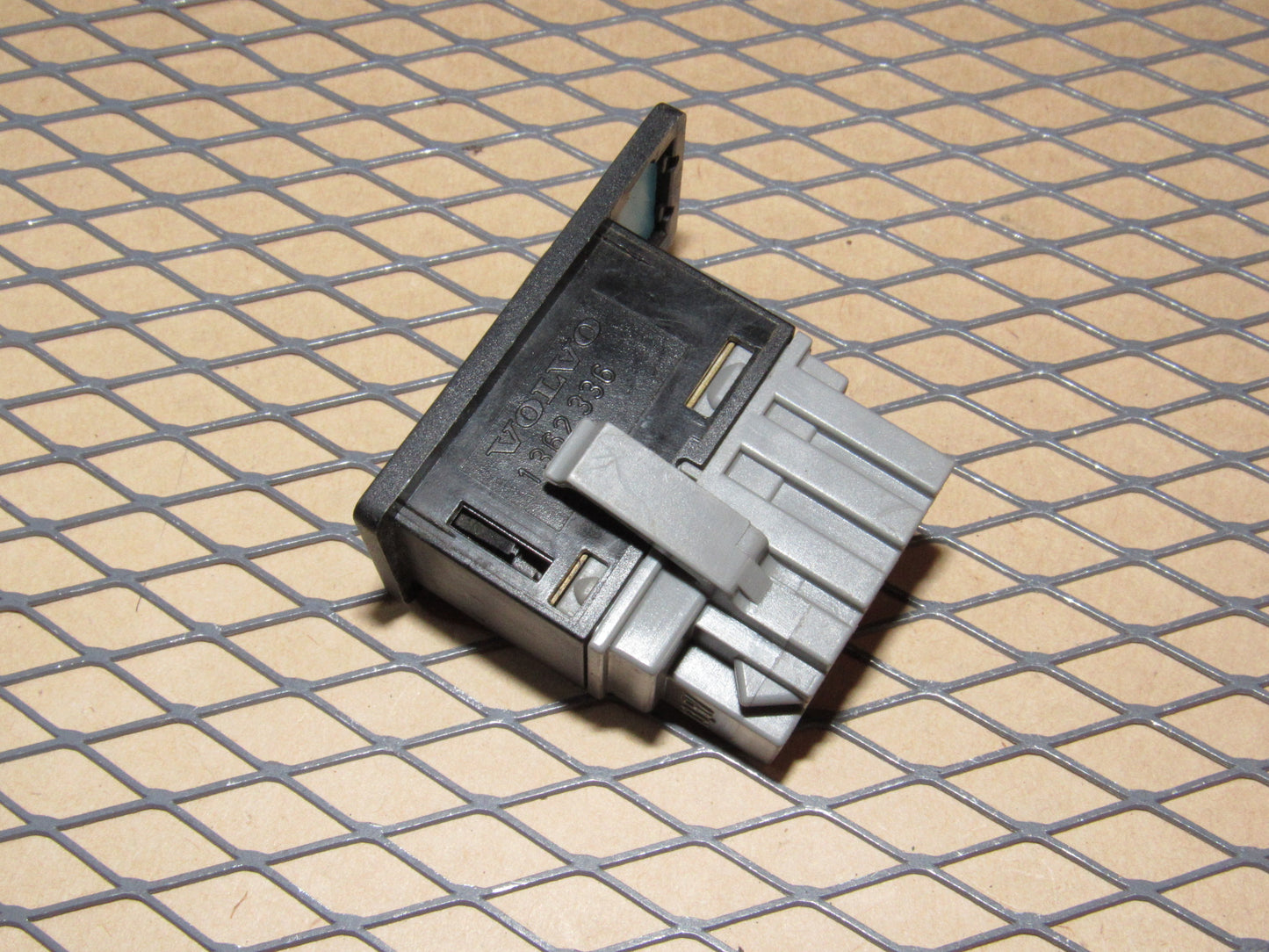 88 89 90 Volvo 760 OEM Clock Adjustment Switch