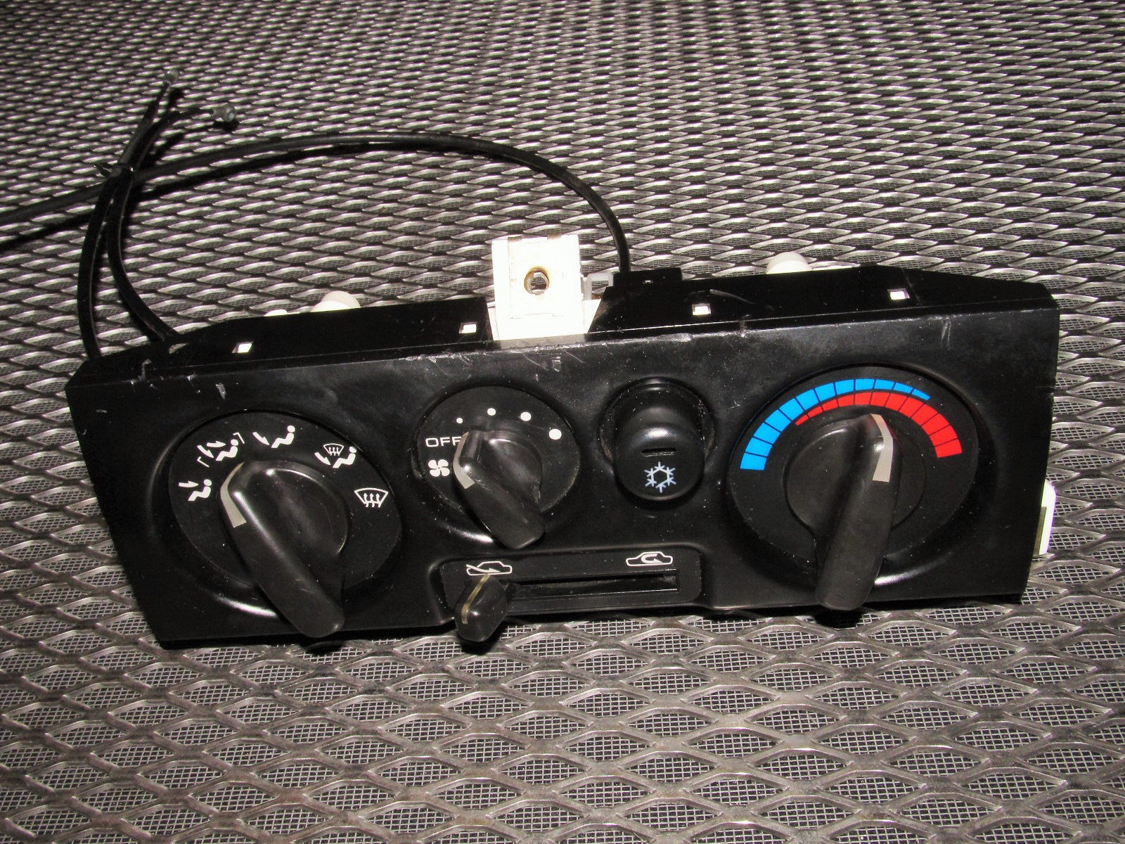 94 95 96 97 Mitsubishi 3000GT OEM Climate Control
