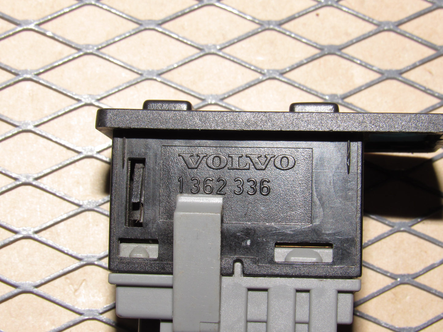 88 89 90 Volvo 760 OEM Clock Adjustment Switch