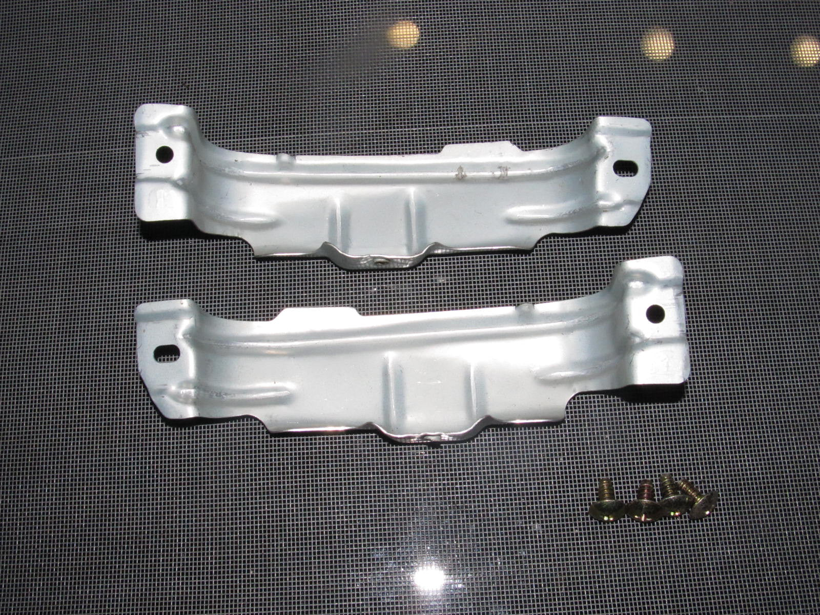 95 96 97 98 99 Subaru Impreza Outback OEM Door Panel Bracket - Front