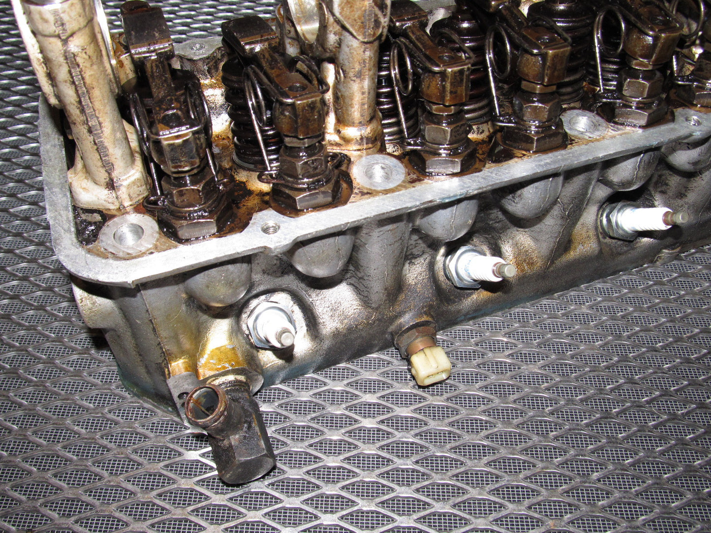 81 82 83 Datsun 280zx OEM L28E Engine Cylinder Head